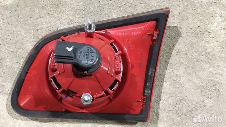 Фонарь крышки багажника правый Volkswagen Passat B