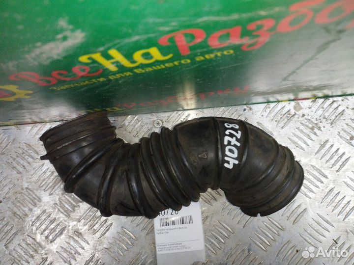 Патрубок воздушного фильтра Pontiac Vibe