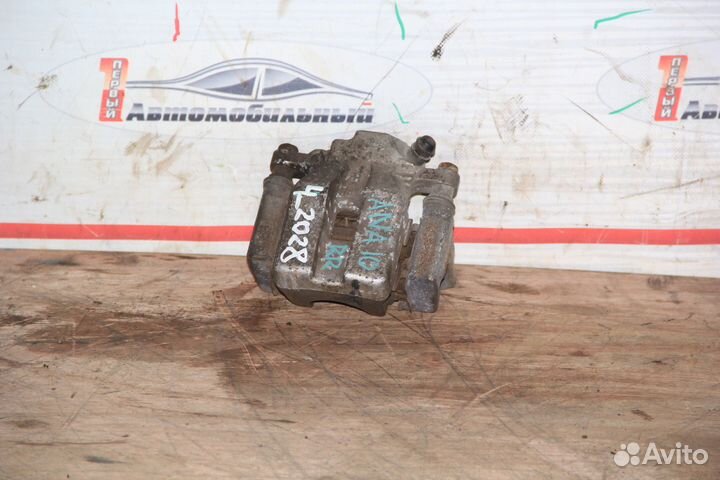 Суппорт зад право c Toyota Mark X Zio ANA10 2AZ-FE