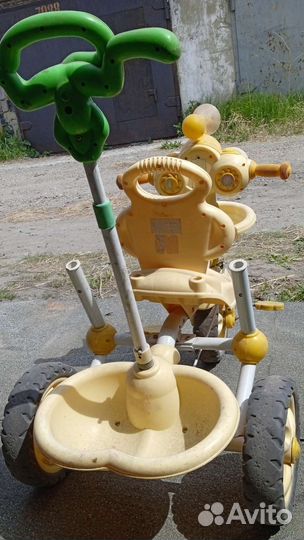 Детский велосипед с музыкой, светом и ручкой сзади