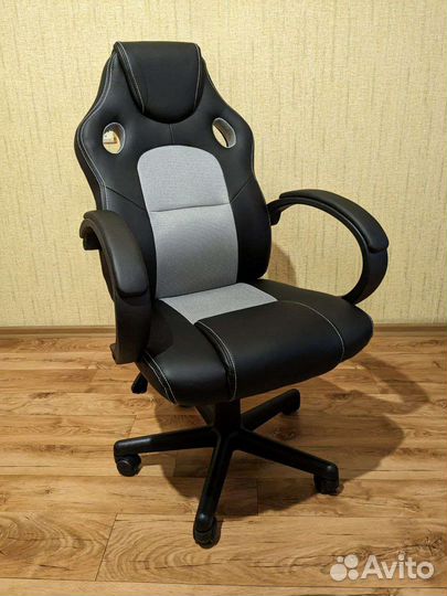 Компьютерное кресло (черно-серое)