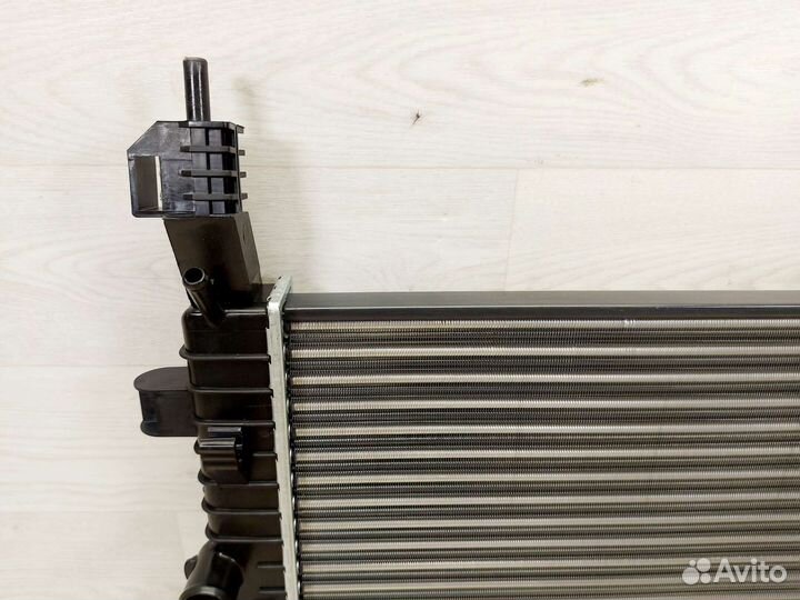 Радиатор охлаждения Opel Meriva 2003-2010