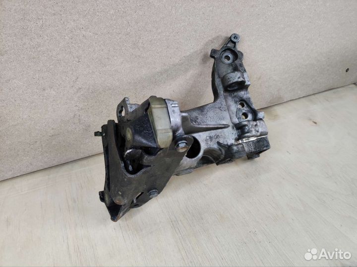 Кронштейн генератора 1.6 hdi Peugeot Citroen