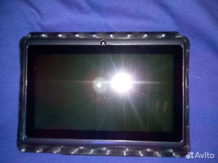 17см дисплей, не сильный, с зарядным и чехлом