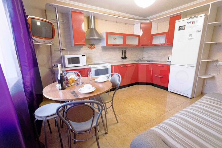 2-к. квартира, 80 м², 1/10 эт.