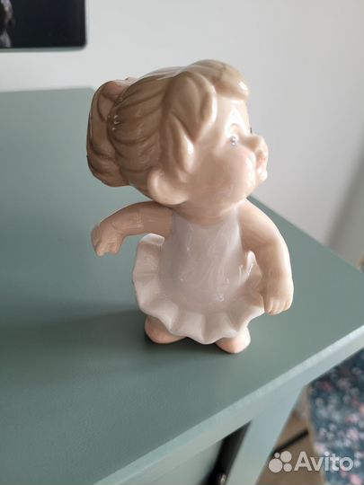 Статуэтки фарфоровые (современные)