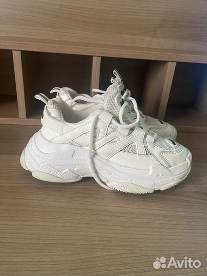 Кроссовки на девочку