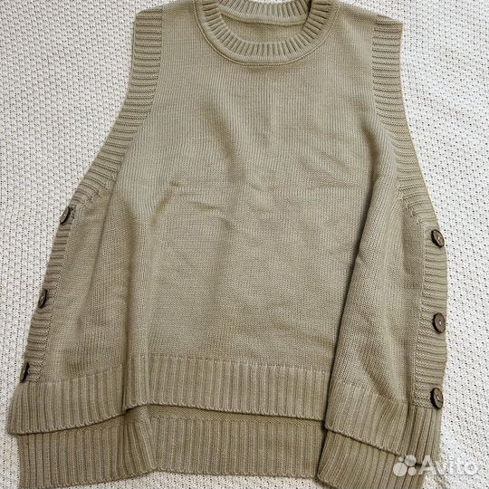 Жилет вязаный женский