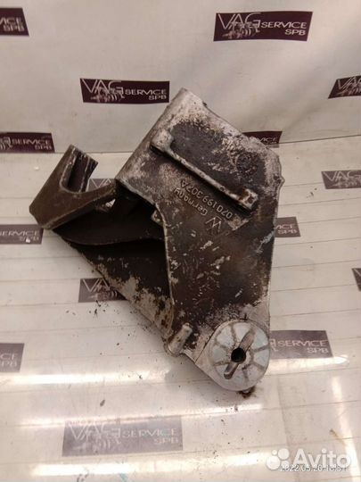 Кронштейн двигателя левый VW touareg