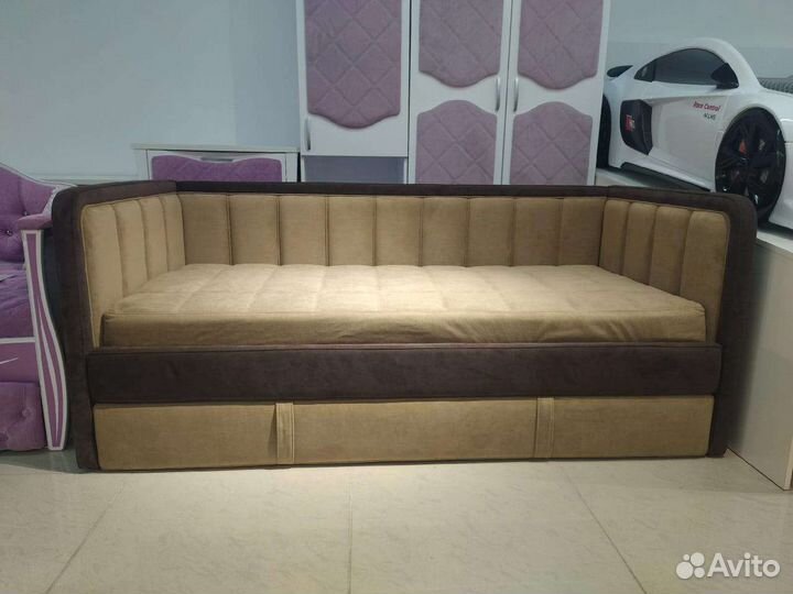 Детская кровать с мягкой спинкой