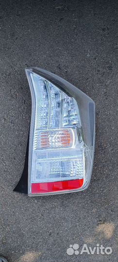 Фонарь правый задний prius 30