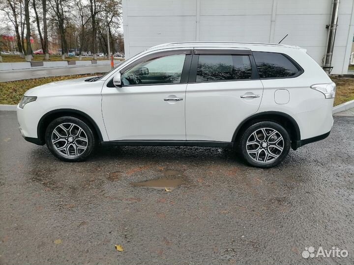 Mitsubishi Outlander 2.4 CVT, 2015, 141 131 км