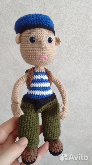 Солдат игрушка связан крючком