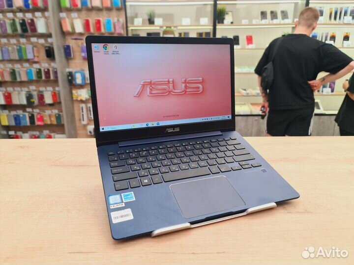 Ультрабук Asus на Core i3+SSD/ips Экран