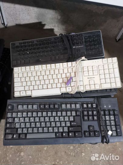 Клавиатуры много для компьютера