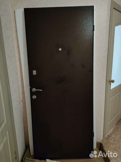 Дверь входная металлическая от застройщика