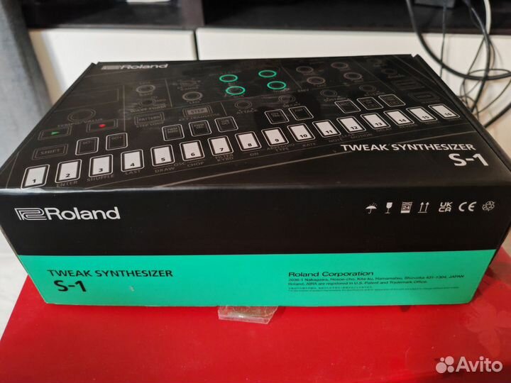 Синтезатор Roland S-1