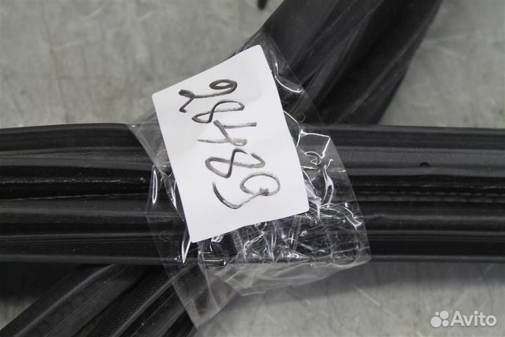 Уплотнитель кузова задней левой двери Ford Focus