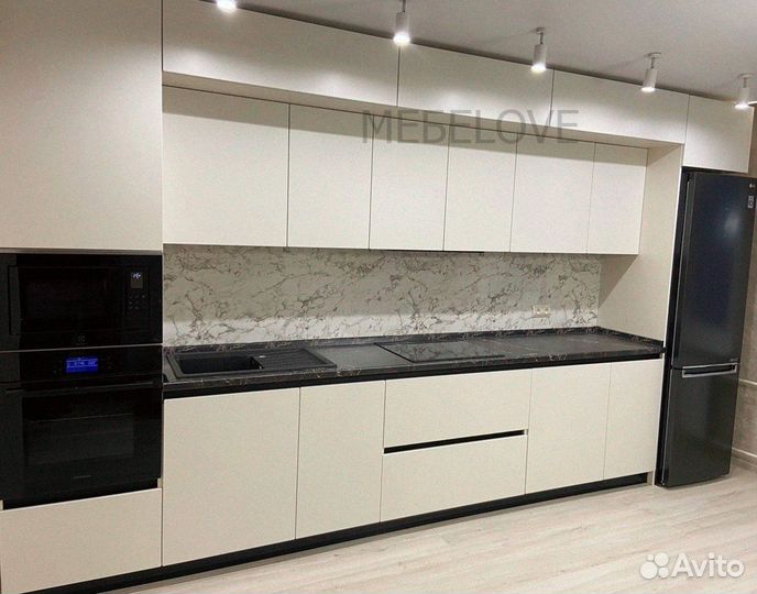 Кухонный гарнитур новый прямая