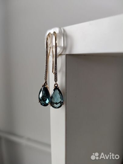 Золотые серьги с лондон топазом