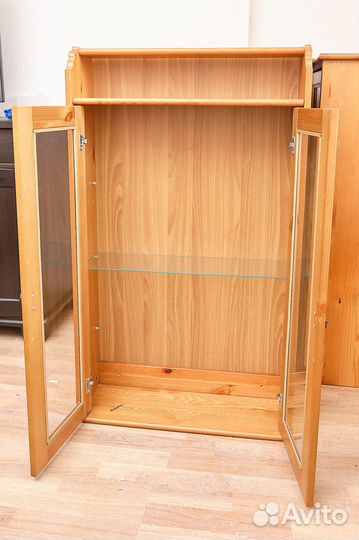 Настенный шкаф