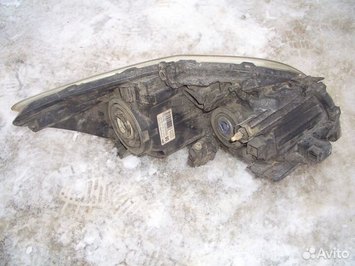 Фара левая Тойота Аурис с06-10г