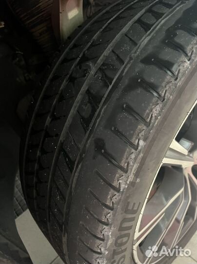 Bridgestone Alenza 001 275/45 R20