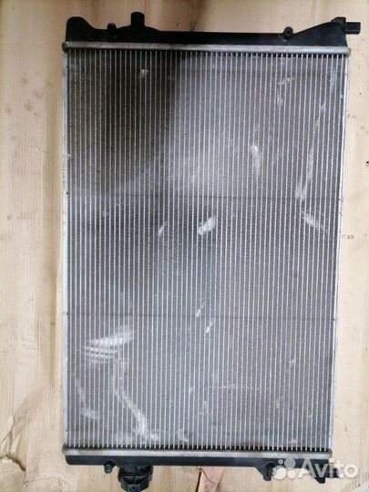 Радиатор охлаждения двигателя Volkswagen Passat B6