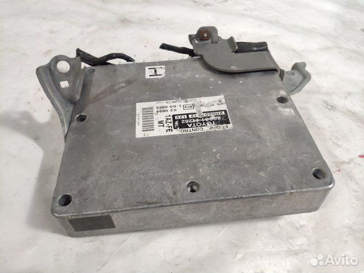 Блок управления двс эбу Toyota Avensis Verso