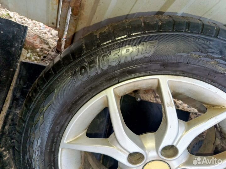 Продам летнюю резину с дисками