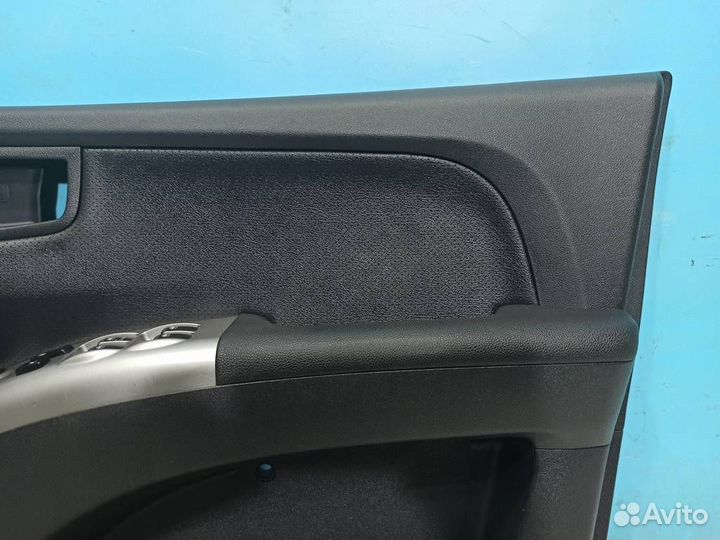 Обшивка двери передней правой Kia Sportage 2 2004