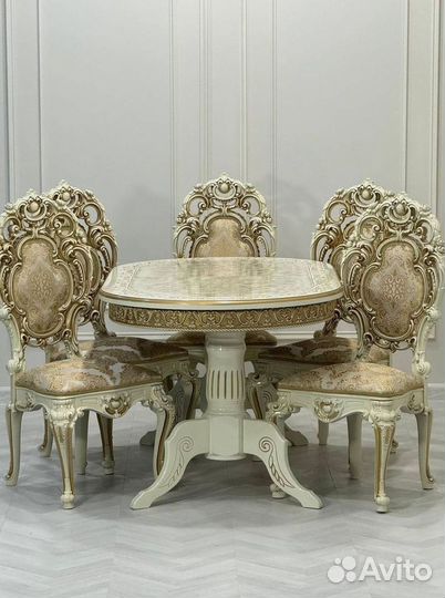 Стол кухонный и стулья