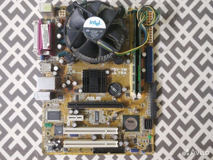 Материнская плата с процессором и памятью