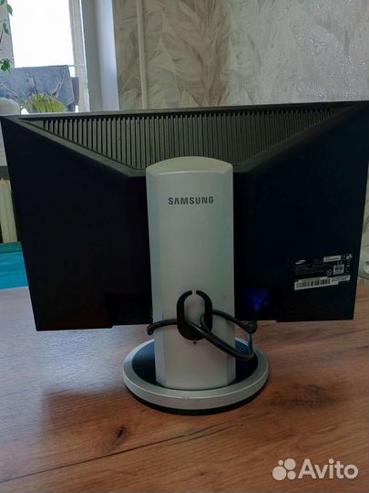Монитор Samsung 20