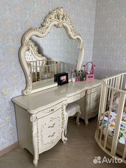 Спальный гарнитур