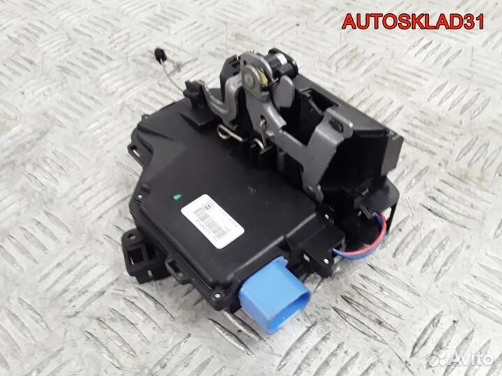 Замок двери задней левой VW Touareg 7L0839015D