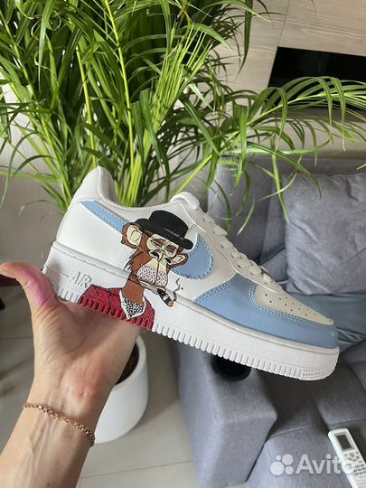 Пополняю портфолио роспись по коже