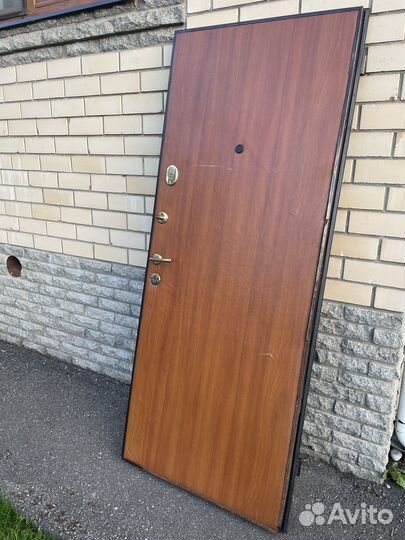 Дверь входная металлическая