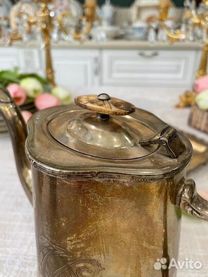 Чайник, сахарница, молочник, поднос