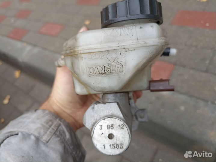 Главный тормозной цилиндр Пежо 807