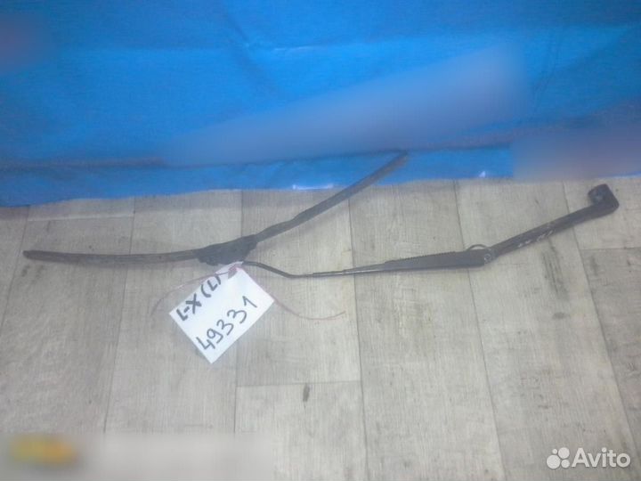 Поводок стеклоочистителя передний левый Mitsubishi