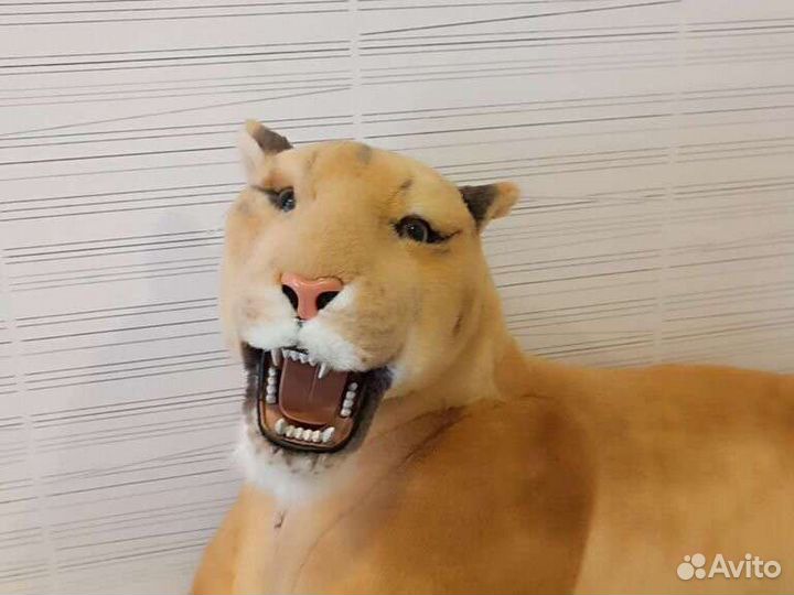 Большая мягкая игрушка львица и акула