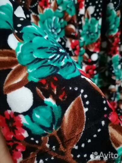 Халат велюровый р. 72-76. Платье р.78-80