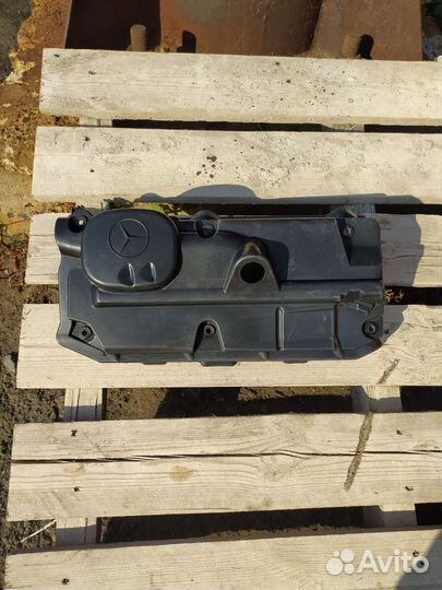 Крышка двигателя Мерседес Вито