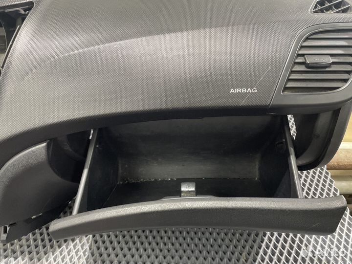 Торпедо Hyundai Solaris 2010-2017