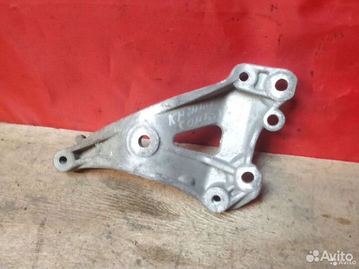 Кронштейн компрессора кондиционера citroen C4 B73