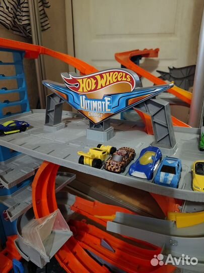 Hot wheels парковка стремительная атака