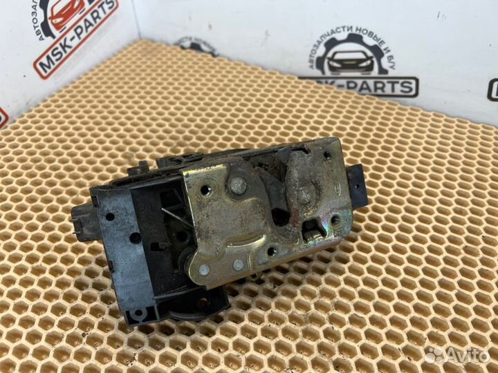 Замок боковой двери задний правый Ford Focus 1