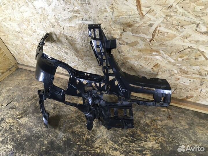 Кронштейн бампера передний правый Mercedes-Benz