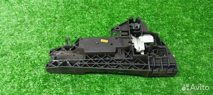 Кронштейн ручки левый Audi A4 (B8) 2007-2015